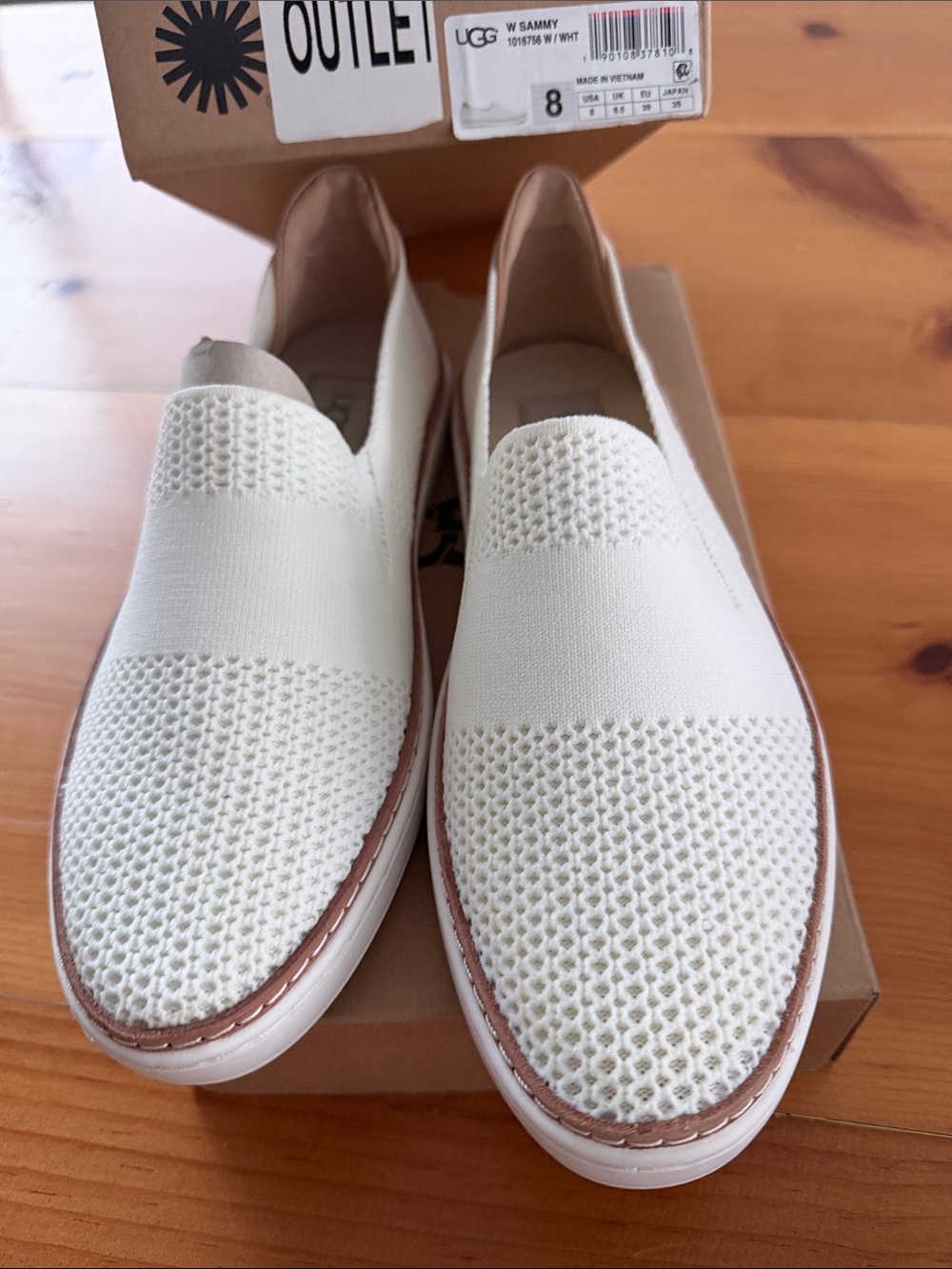 UGG womens Sammy Slip-On Loafer in White size 8